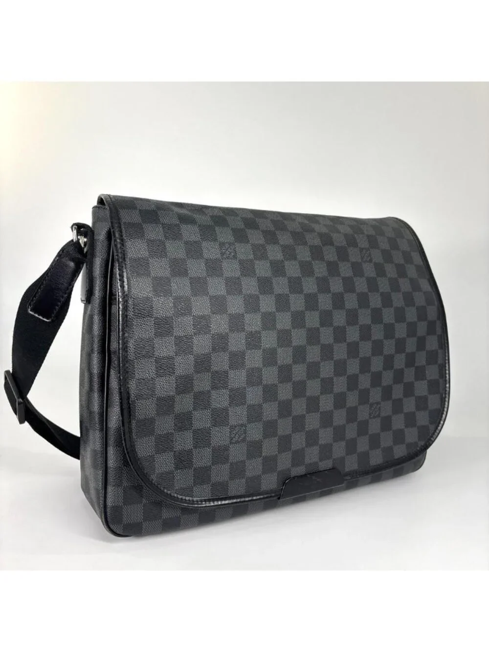 Louis Vuitton Damier Graphite Daniel GM Shoulder Bag